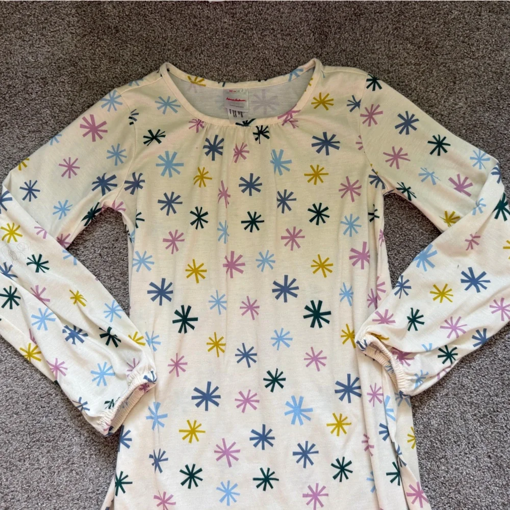 Hanna Andersson Holiday Print Nightgown in Colorful Snowflakes on Ecru Size 10